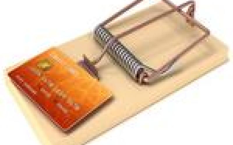 متصدی فروش نمایندگی خودرو عامل سرقت اطلاعات بانکی