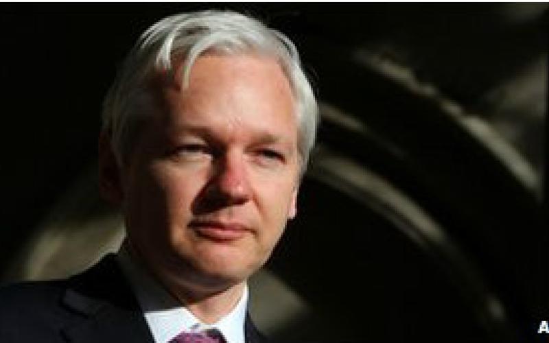 موسس ویکی‌لیکس خواهان پناهندگی سیاسی از اکوادور شد + تصویر