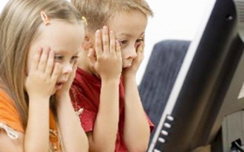 خطرات مشاهده‎ی تصادفی تصاویر مستهجن در اینترنت برای کودکان