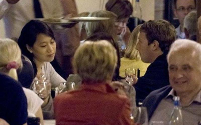 ماه عسل رییس فیس‌بوک سوژه رسانه‌ها شد + عکس