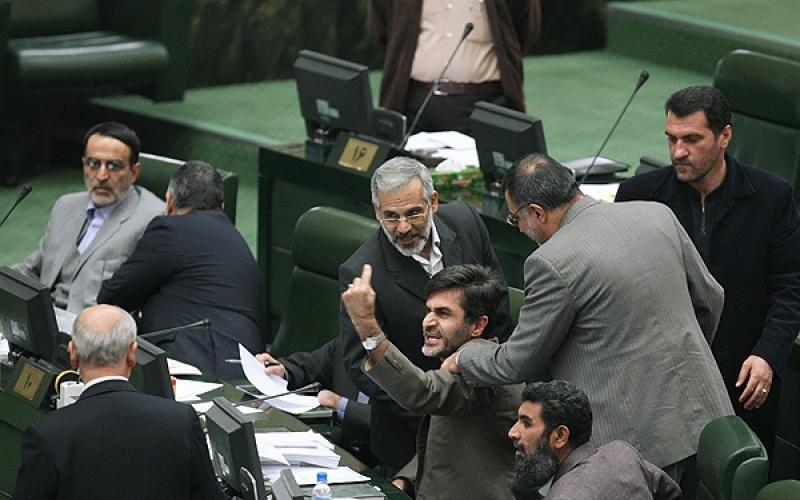 فحاشی کوچک زاده به یک خبرنگار در رستوران مجلس 