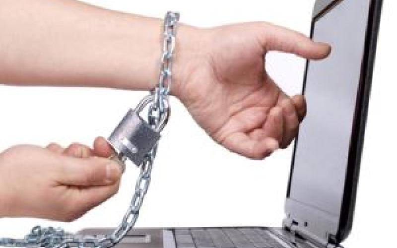 کشف فیلم ها و تصاویر خانوادگی شهروندان در یک "نت سرا"