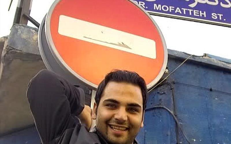 توبیخ "احسان علیخانی" به دلیل انتقاد از گرانی‌ها در برنامه زنده‌ی نوروزی تلویزیون