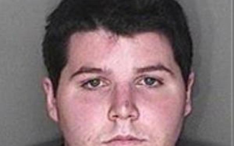 تعمیرکار رایانه ای که با یک برنامه از حمام دختران فیلم می گرفت! + عکس