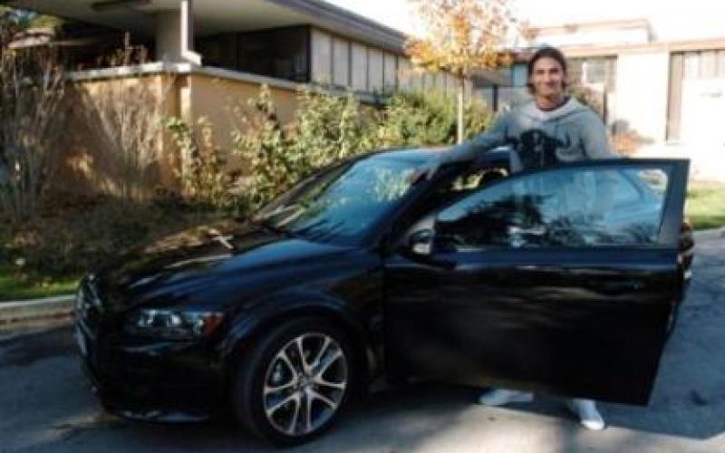 تصادف جنجالی "زلاتان ابراهیموویچ" با یک خبرنگار زن + عکس