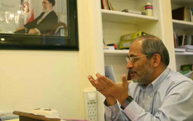 قضیه‌ی ارجاع مراجعه کنندگان به دامنه‌ی khamenei.net به سایت رفیقدوست چیست؟