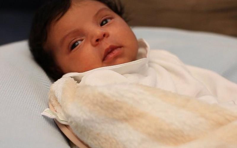 انتشار عکس‌های فرزند یک ماهه‌‌ی یک خواننده‌ی آمریکایی در یک وبلاگ ساده