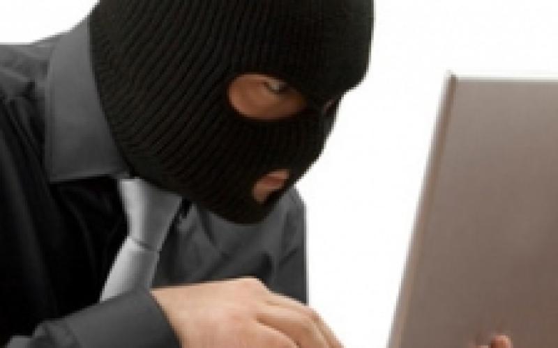 انتشار عکس‌های عروسی در اینترنت برای انتقام‌ از همسرسابق	 