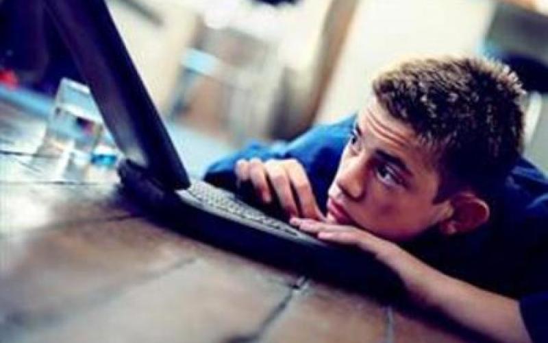 وزیر ارشاد: جوانان به جای مطالعه، وقت خود را پای اینترنت می‌گذرانند