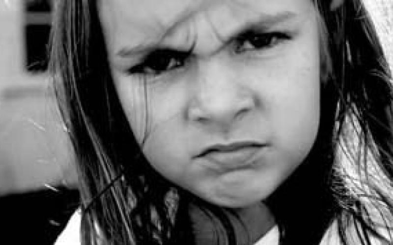 دختری با محبوبیت فراگیر در شبکه‌ی اینترنت + تصاویر