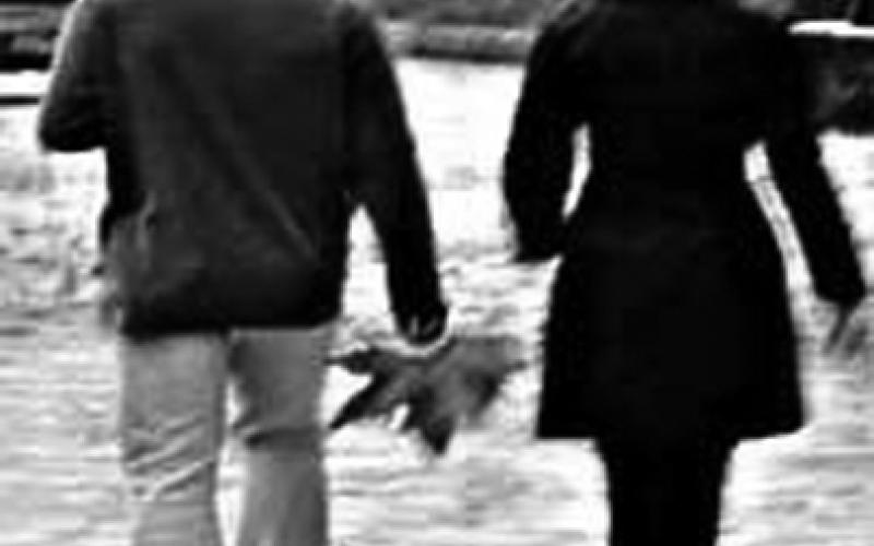 دستگیری مردی که در اینترنت با تقلید صدای زنانه از مردان اخاذی می‌کرد