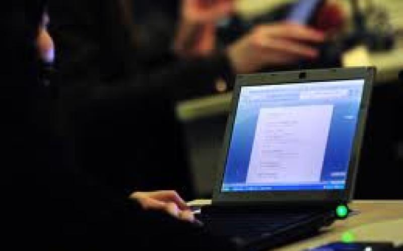 وقتی یک نماینده‌ی مجلس از فیس‌بوک حمایت می‌کند!