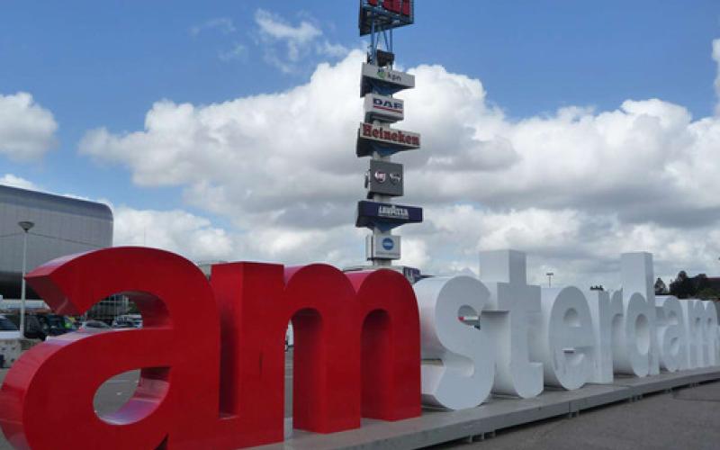 چند اتوبوس مدیران در راه نمایشگاه تکنولوژی ارتباطات هلند؟ 