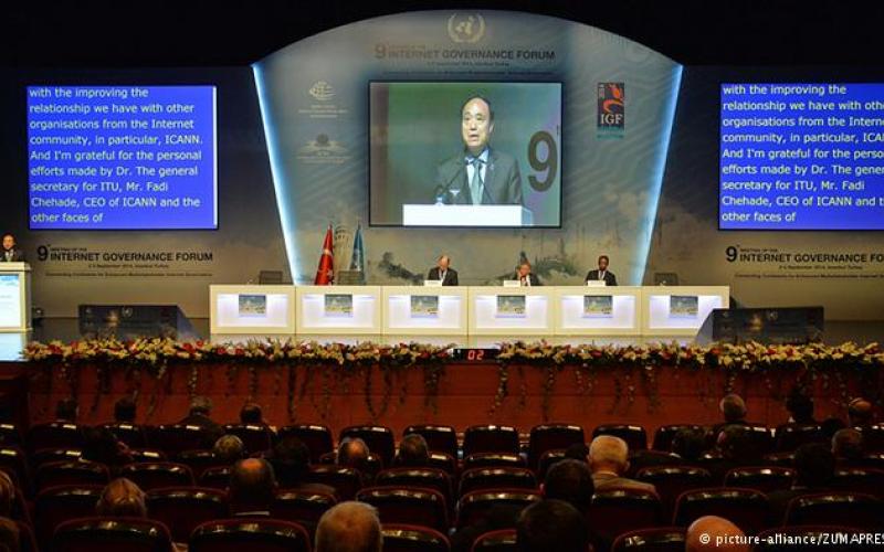 باید همگان از منافع اینترنت بهره‌مند شوند