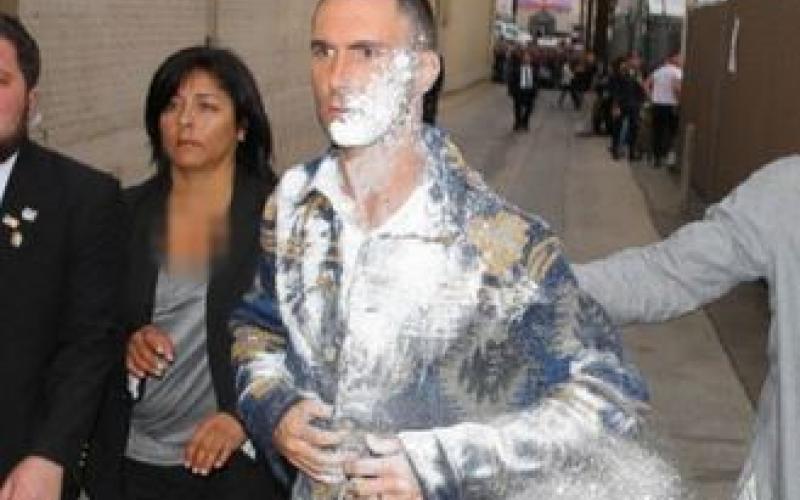 عکس/ حمله یک ایرانی به جذاب ترین مرد سال ۲۰۱۳ 