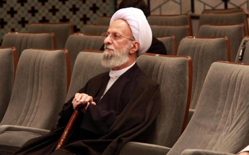 آیت الله مصباح: اینترنت و موبایل بالاترین عامل مشکلات جامعه هستند