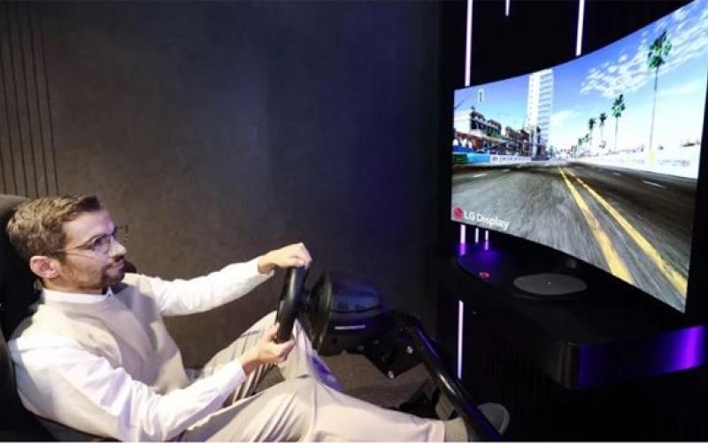 خمیده شدن صفحه نمایش جدید ال جی در بازی