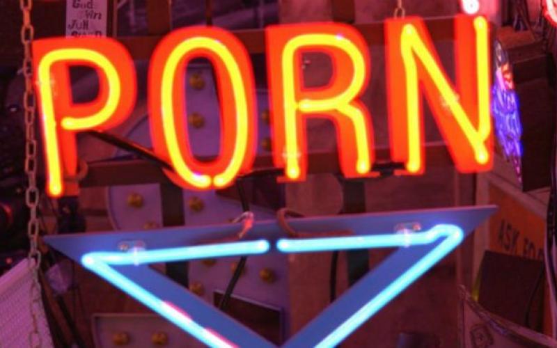 هشدار به مردانی که فیلم‌های پورن تماشا می‌کنند