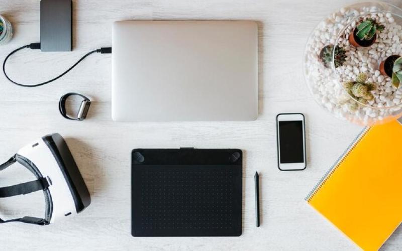 چگونه هندزفری و صفحه کلید را تمیز کنیم؟