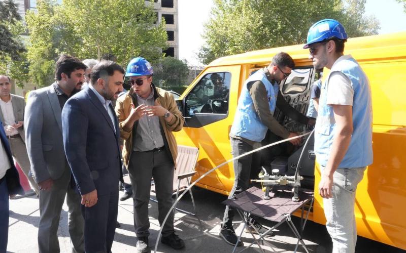 وزیر ارتباطات از اجرای پروژه فیبرنوری منازل و کسب وکارهای شهرهای استان سمنان بازدید کرد