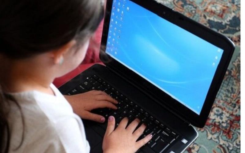 نارضایتی ۴۲ درصد نوجوانان جهان از مطالب آنلاین والدین