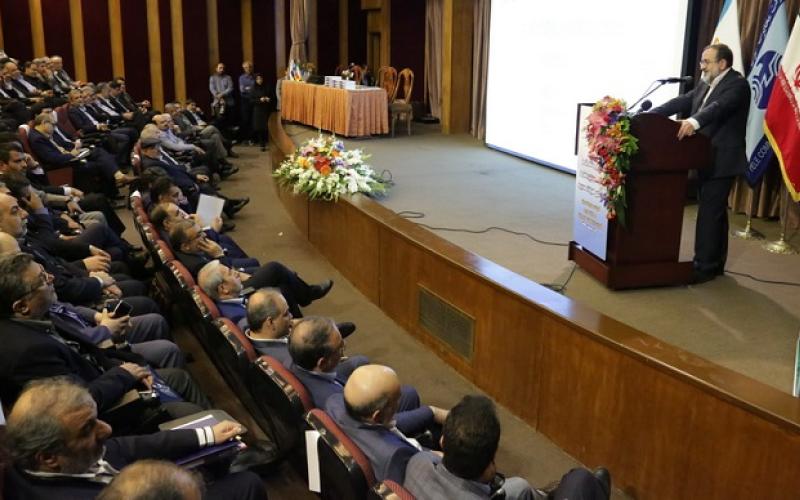 به دنبال استقرار مدیریت حرفه‌ای در مجموعه‌ی شرکت مخابرات هستیم