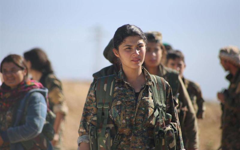 مدل زن کانادایی به جنگ داعش رفت (+عکس) 