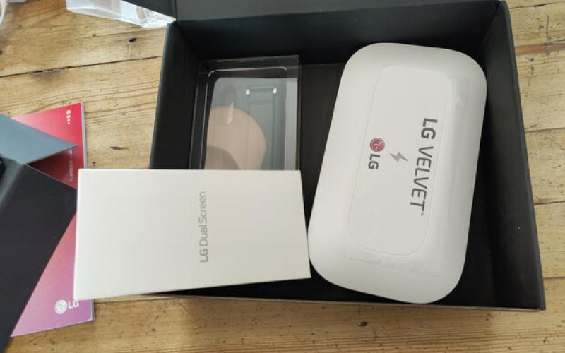 دستگاه ال‌جی برای ضدعفونی کردن تلفن همراه با نور فرابنفش