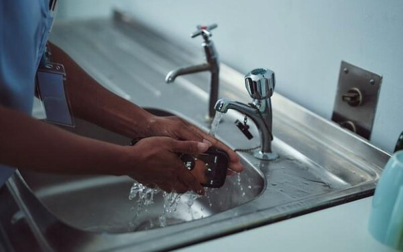 اولین موبایل آنتی باکتریال جهان ساخته شد