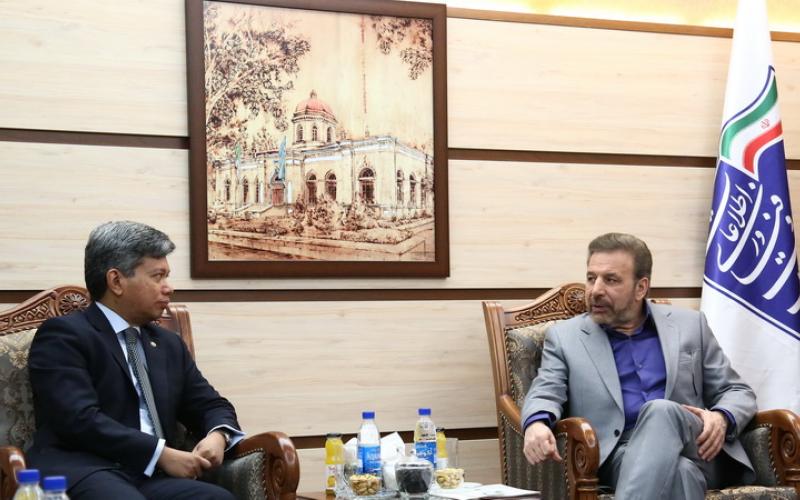 تاکید وزیر ارتباطات بر توسعه همکاری های اقتصادی ایران و مالزی