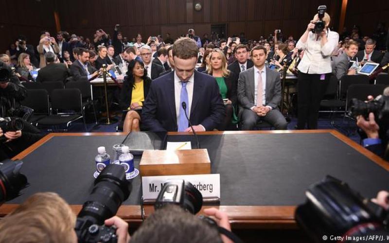 عذرخواهی مدیرعامل فیس‌بوک در سنای آمریکا