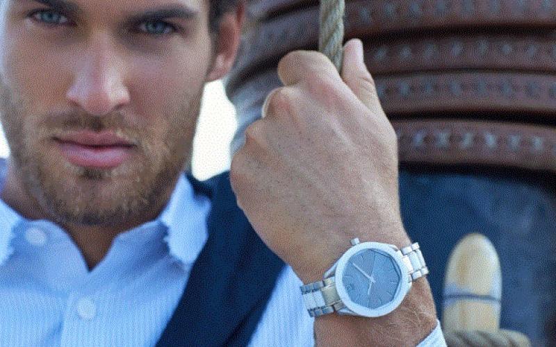 ساعت هوشمندی که از پلاستیک بازیافتی ساخته شده است