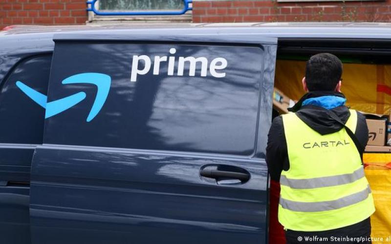 رسوایی ادرار کردن اجباری پیک‌ها و رانندگان آمازون در بطری‌