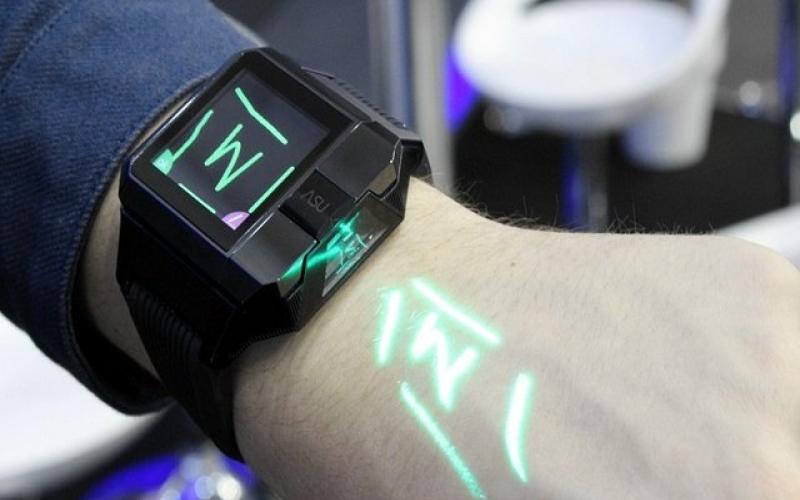 ساعت هوشمندی که ویدیو پروژکتور می‌شود