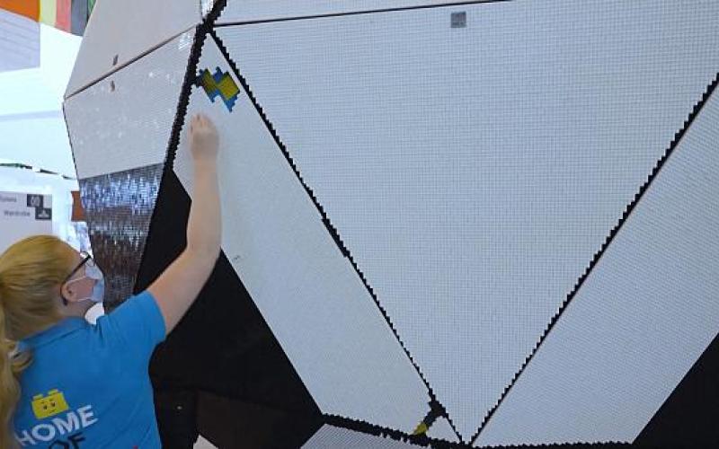 فیلم/ مراحل ساخت بزرگ‌ترین توپ لگویی جهان به مناسبت جام ملت‌های اروپا  