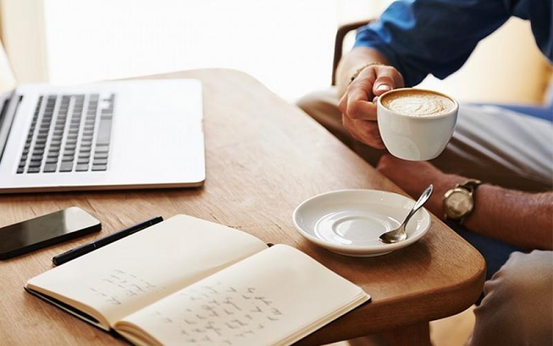 ابلاغ مصوبه‌ی حذف حداقل زمان هر دوره‌ی دورکاری برای کارمندان/ کاهش تراکم کارکنان در محیط های اداری، ضمن تداوم و استمرار خدمات دستگاه‌های اجرایی 