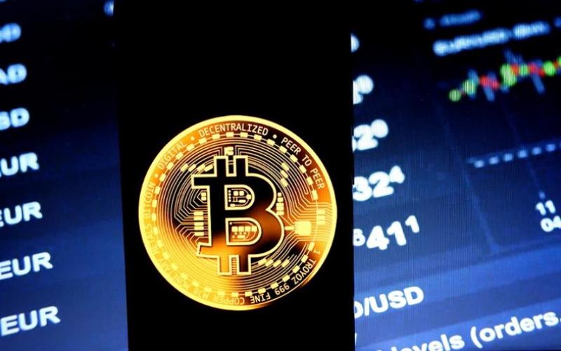 بیت‌کوین نتوانست مرز ۱۰ هزار دلاری را بشکند