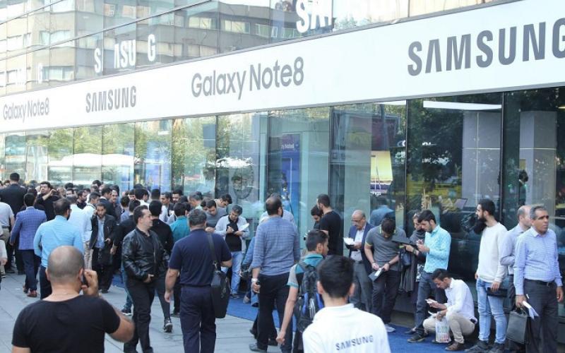 فرش آبی سامسونگ همزمان در سه شهر ایران پهن شد