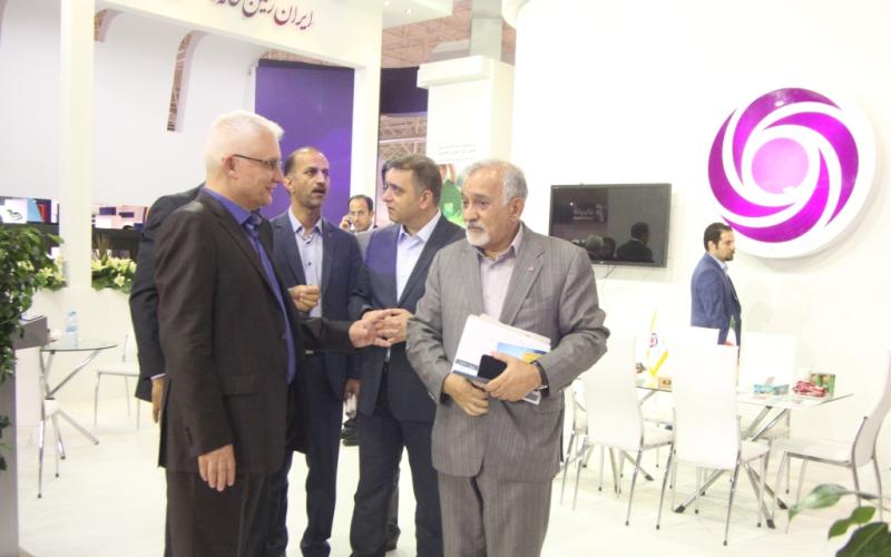 بازدید مدیرعامل و اعضای هیات مدیره بانک ایران زمین از نمایشگاه بورس،بانک و بیمه