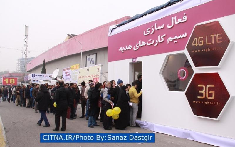 گزارش تصویری/ صف های طویل برای دریافت سیم کارت هدیه رایتل در الکامپ