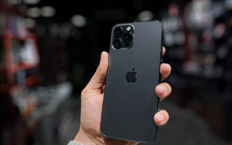 واردات آیفون به ایران رکورد زد: یک میلیارد دلار طی ۱۰ ماه!