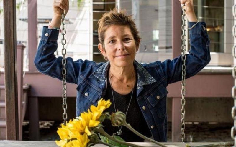 زنی که شوهرش را عضو سایت همسریابی کرده بود، درگذشت