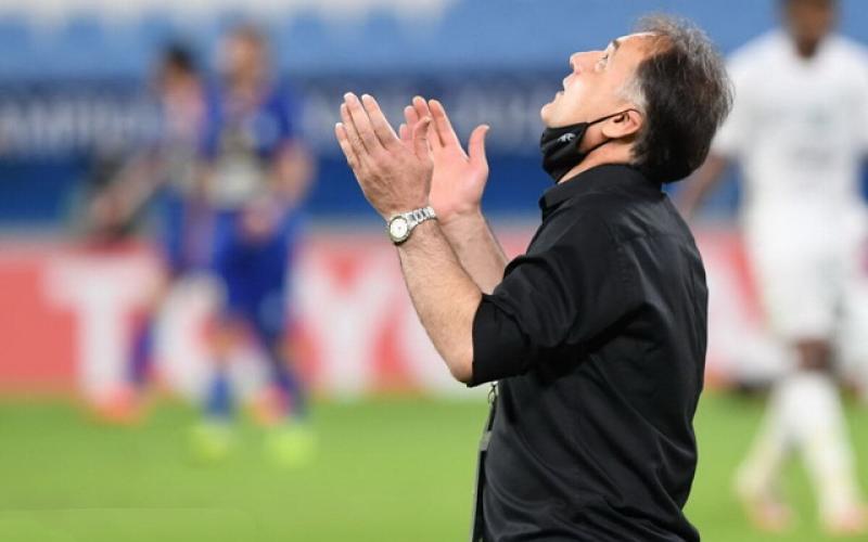 با چه رویی می‌خواستید به رختکن استقلال بروید؟