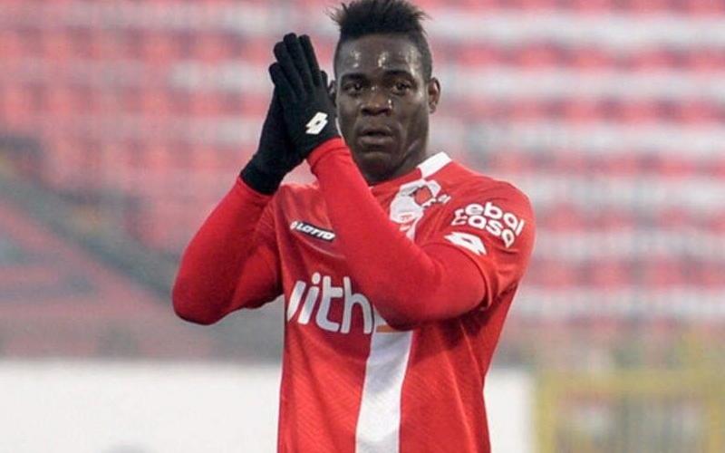 بالوتلی در راه پرسپولیس؛ دستکاری در ویکی‌پدیا!