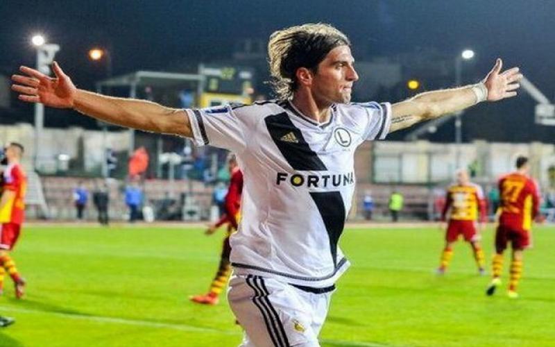 استوری پیرمرد خارجی در واگمش به پیشنهاد استقلال