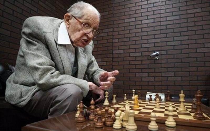 تنها استاد بزرگ ۱۰۰ ساله و زنده دنیا که کرونا را شکست داد