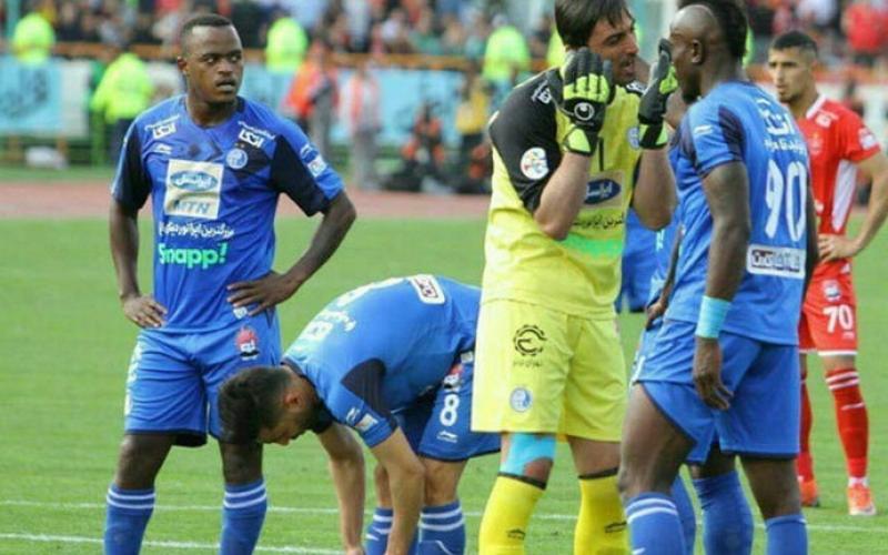 کار دروازه‌بان استقلال به پلیس فتا کشیده شد