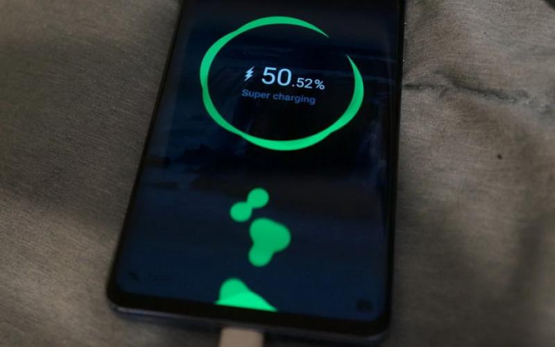 چرا گوشی Huawei P30 Pro انتخاب بهتری نسبت به سامسونگ اس ۱۰ پلاس است؟