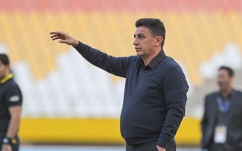 قلعه‌نویی: چند مربی هستند که دست به هر کاری می‌زنند