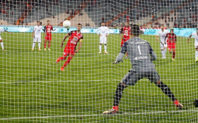 چگونه پنالتی علیپور لو رفت؟/شک کالدرون به چند بازیکن خودی